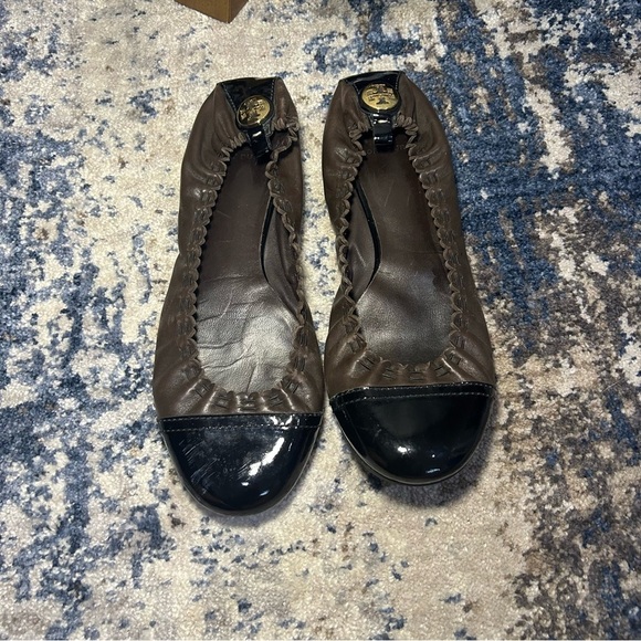 Tory Burch Brown & Black Patent Leather Abbey Ballet Flats Size 9 - Picture 1 of 11